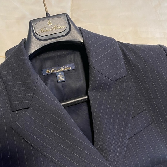 Like NEW Brooks Brothers dress. Navy pinstriped. Size 10 Excellent condition - Picture 8 of 10